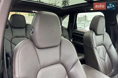 Внедорожник / Кроссовер Porsche Cayenne 2015 в 