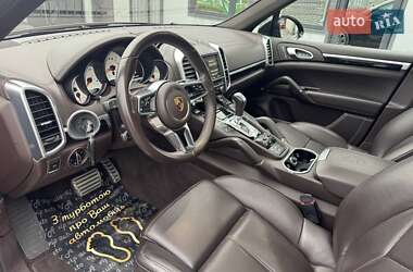 Внедорожник / Кроссовер Porsche Cayenne 2015 в 