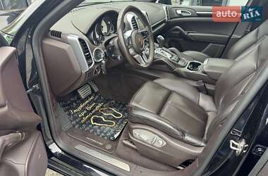 Внедорожник / Кроссовер Porsche Cayenne 2015 в 