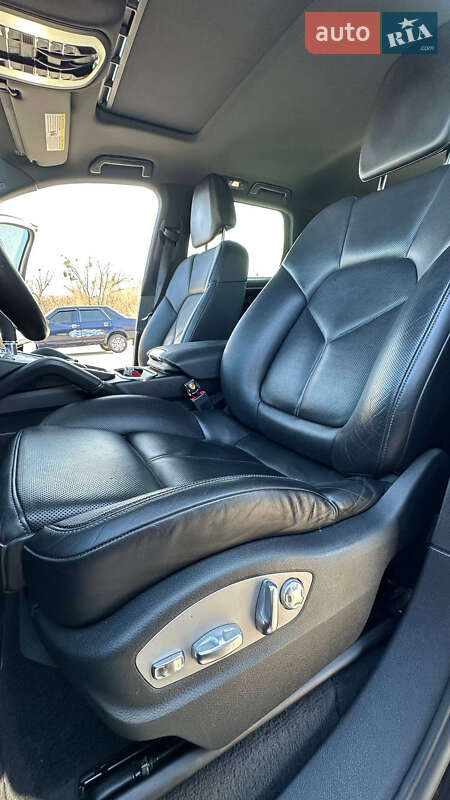 Внедорожник / Кроссовер Porsche Cayenne 2012 в Ирпене