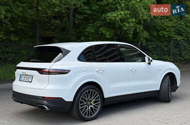 Внедорожник / Кроссовер Porsche Cayenne 2021 в 