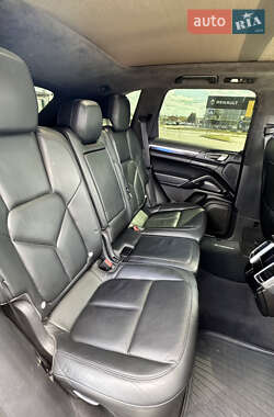 Внедорожник / Кроссовер Porsche Cayenne 2013 в 