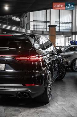 Позашляховик / Кросовер Porsche Cayenne 2020 в 