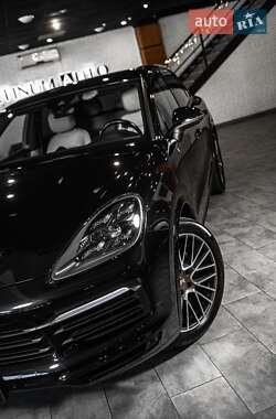 Позашляховик / Кросовер Porsche Cayenne 2020 в 