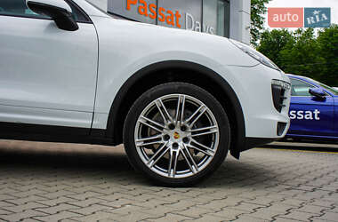 Внедорожник / Кроссовер Porsche Cayenne 2017 в 