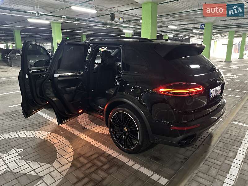 Позашляховик / Кросовер Porsche Cayenne 2015 в Києві