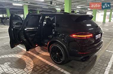 Позашляховик / Кросовер Porsche Cayenne 2015 в 