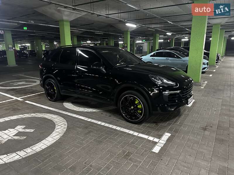 Позашляховик / Кросовер Porsche Cayenne 2015 в Києві