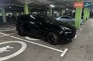 Позашляховик / Кросовер Porsche Cayenne 2015 в 