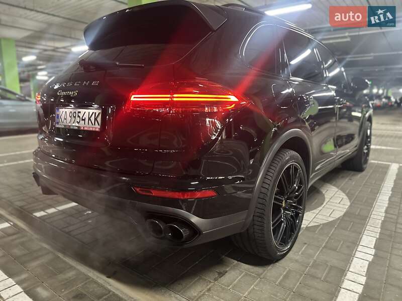 Позашляховик / Кросовер Porsche Cayenne 2015 в Києві