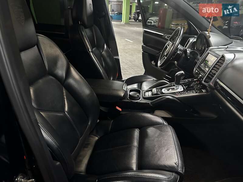 Позашляховик / Кросовер Porsche Cayenne 2015 в Києві