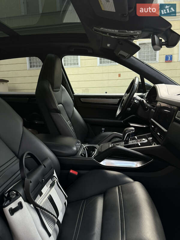 Внедорожник / Кроссовер Porsche Cayenne 2021 в Киеве