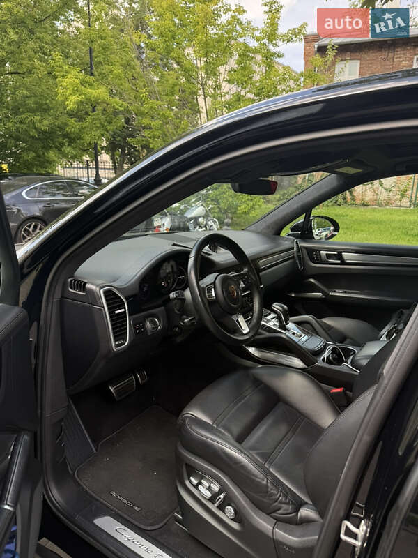 Внедорожник / Кроссовер Porsche Cayenne 2021 в Киеве