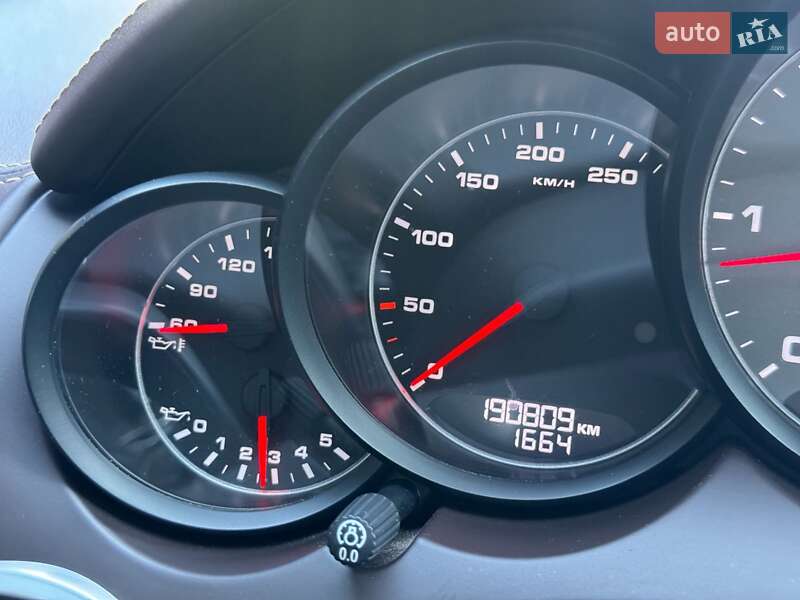 Внедорожник / Кроссовер Porsche Cayenne 2013 в Коростене