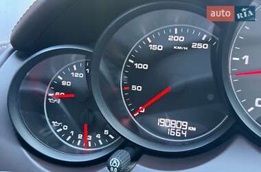 Внедорожник / Кроссовер Porsche Cayenne 2013 в 