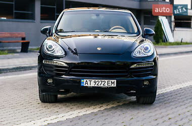 Позашляховик / Кросовер Porsche Cayenne 2012 в 