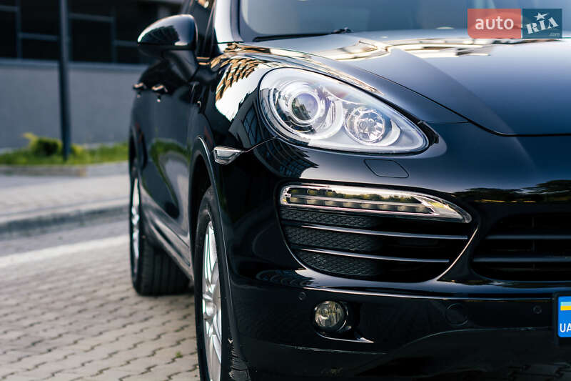 Позашляховик / Кросовер Porsche Cayenne 2012 в 