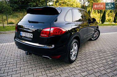 Позашляховик / Кросовер Porsche Cayenne 2012 в 