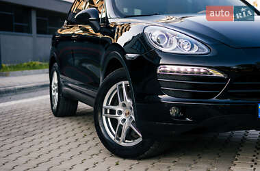 Позашляховик / Кросовер Porsche Cayenne 2012 в 