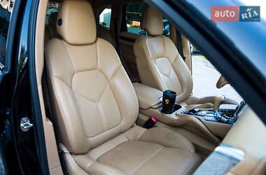 Позашляховик / Кросовер Porsche Cayenne 2012 в 