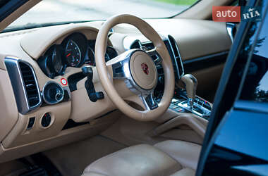 Позашляховик / Кросовер Porsche Cayenne 2012 в 