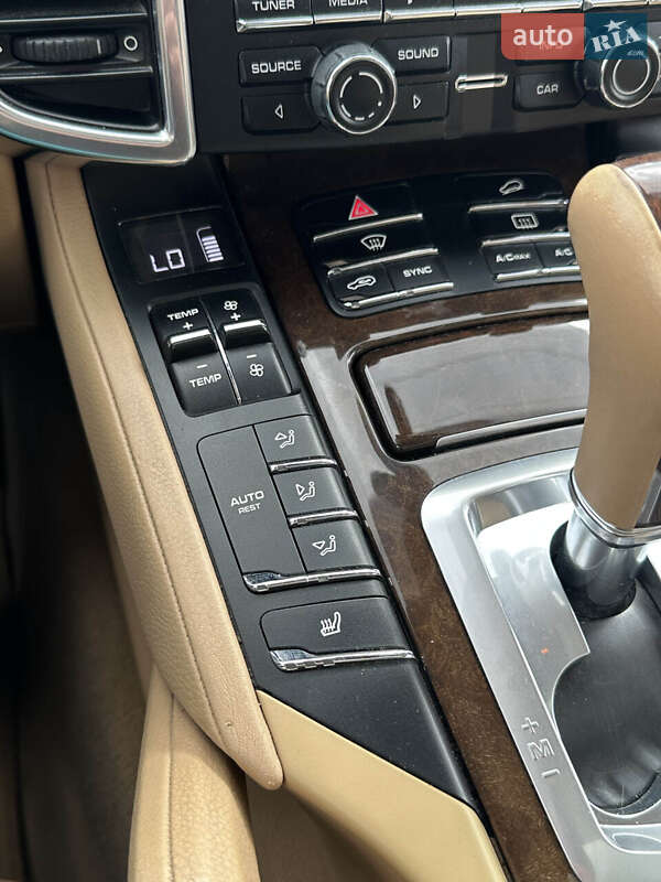 Внедорожник / Кроссовер Porsche Cayenne 2014 в Белогородке