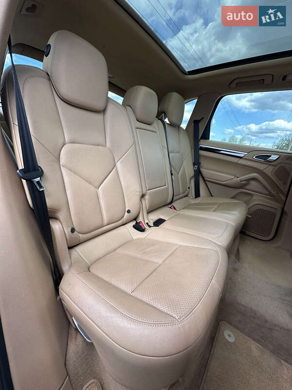 Внедорожник / Кроссовер Porsche Cayenne 2014 в Белогородке