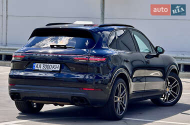 Внедорожник / Кроссовер Porsche Cayenne 2017 в 