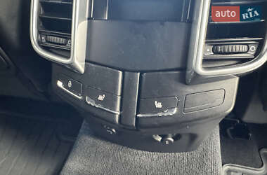 Внедорожник / Кроссовер Porsche Cayenne 2012 в 