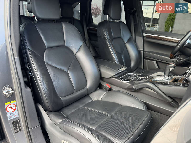 Внедорожник / Кроссовер Porsche Cayenne 2012 в Киеве