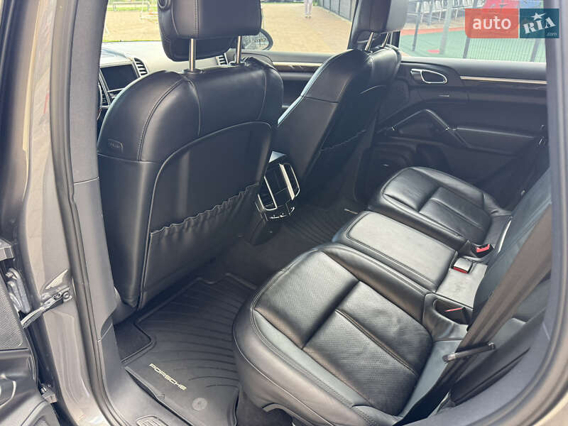 Внедорожник / Кроссовер Porsche Cayenne 2012 в Киеве