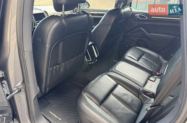 Внедорожник / Кроссовер Porsche Cayenne 2012 в 