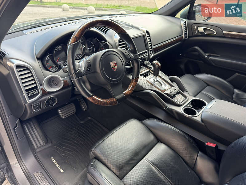 Внедорожник / Кроссовер Porsche Cayenne 2012 в Киеве