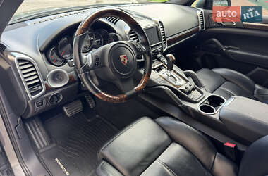 Внедорожник / Кроссовер Porsche Cayenne 2012 в 