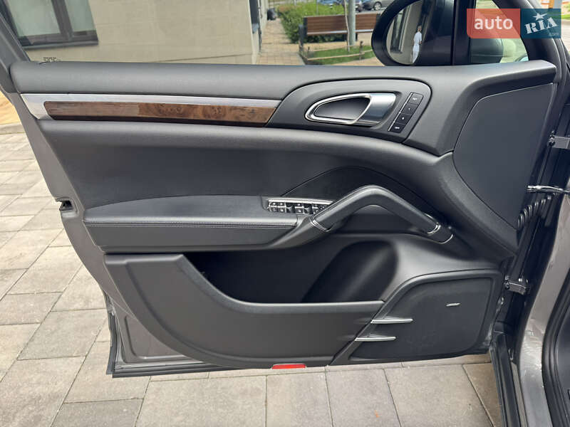 Внедорожник / Кроссовер Porsche Cayenne 2012 в Киеве