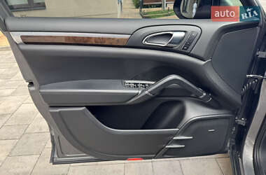 Внедорожник / Кроссовер Porsche Cayenne 2012 в 
