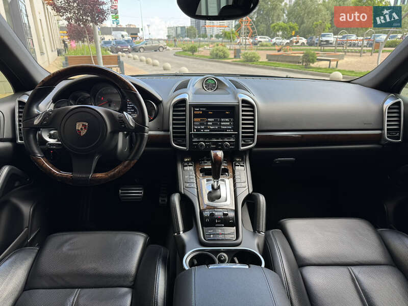 Внедорожник / Кроссовер Porsche Cayenne 2012 в Киеве