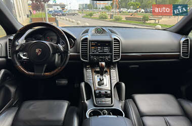 Внедорожник / Кроссовер Porsche Cayenne 2012 в 