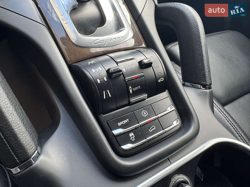 Внедорожник / Кроссовер Porsche Cayenne 2012 в Киеве