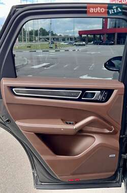 Внедорожник / Кроссовер Porsche Cayenne 2022 в 