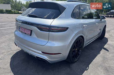 Внедорожник / Кроссовер Porsche Cayenne 2018 в 