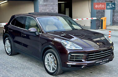Внедорожник / Кроссовер Porsche Cayenne 2018 в 