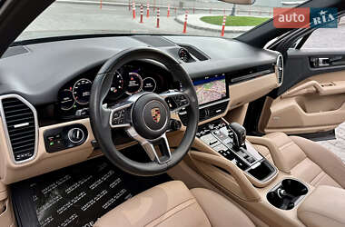 Внедорожник / Кроссовер Porsche Cayenne 2018 в 