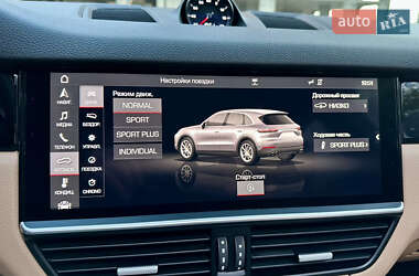 Внедорожник / Кроссовер Porsche Cayenne 2018 в 
