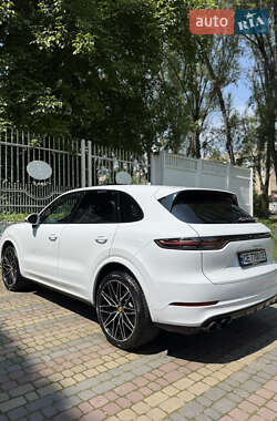 Позашляховик / Кросовер Porsche Cayenne 2019 в 