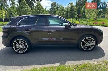 Внедорожник / Кроссовер Porsche Cayenne 2018 в 