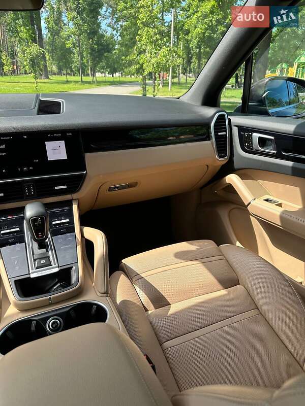 Внедорожник / Кроссовер Porsche Cayenne 2018 в Киеве