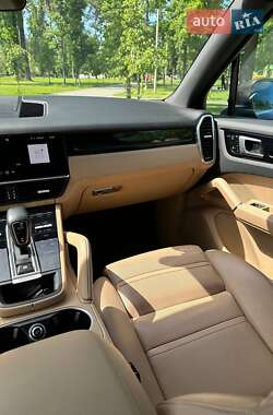 Внедорожник / Кроссовер Porsche Cayenne 2018 в 