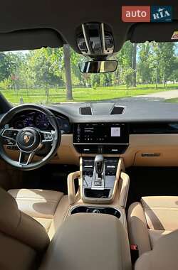 Внедорожник / Кроссовер Porsche Cayenne 2018 в 