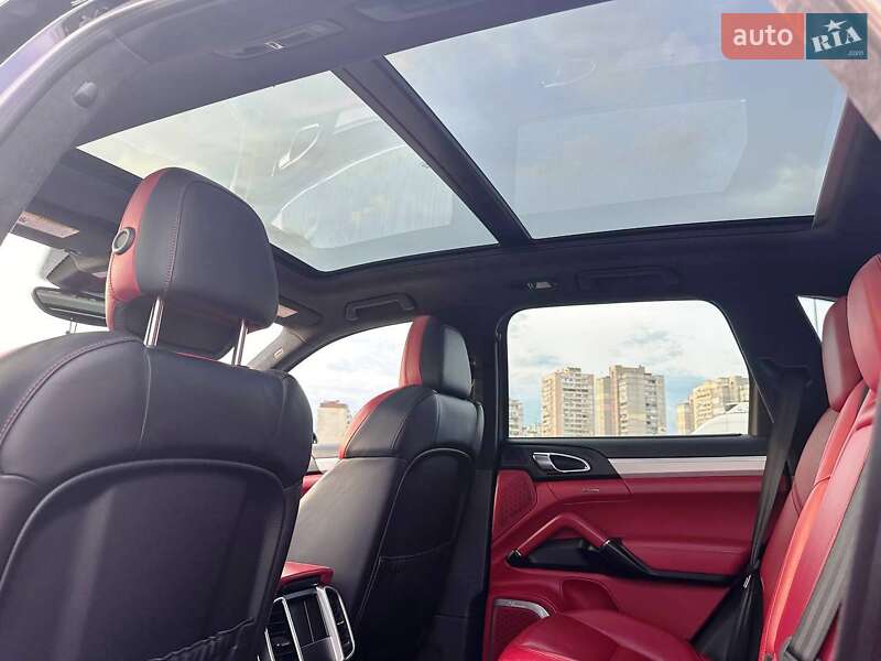 Внедорожник / Кроссовер Porsche Cayenne 2016 в Киеве